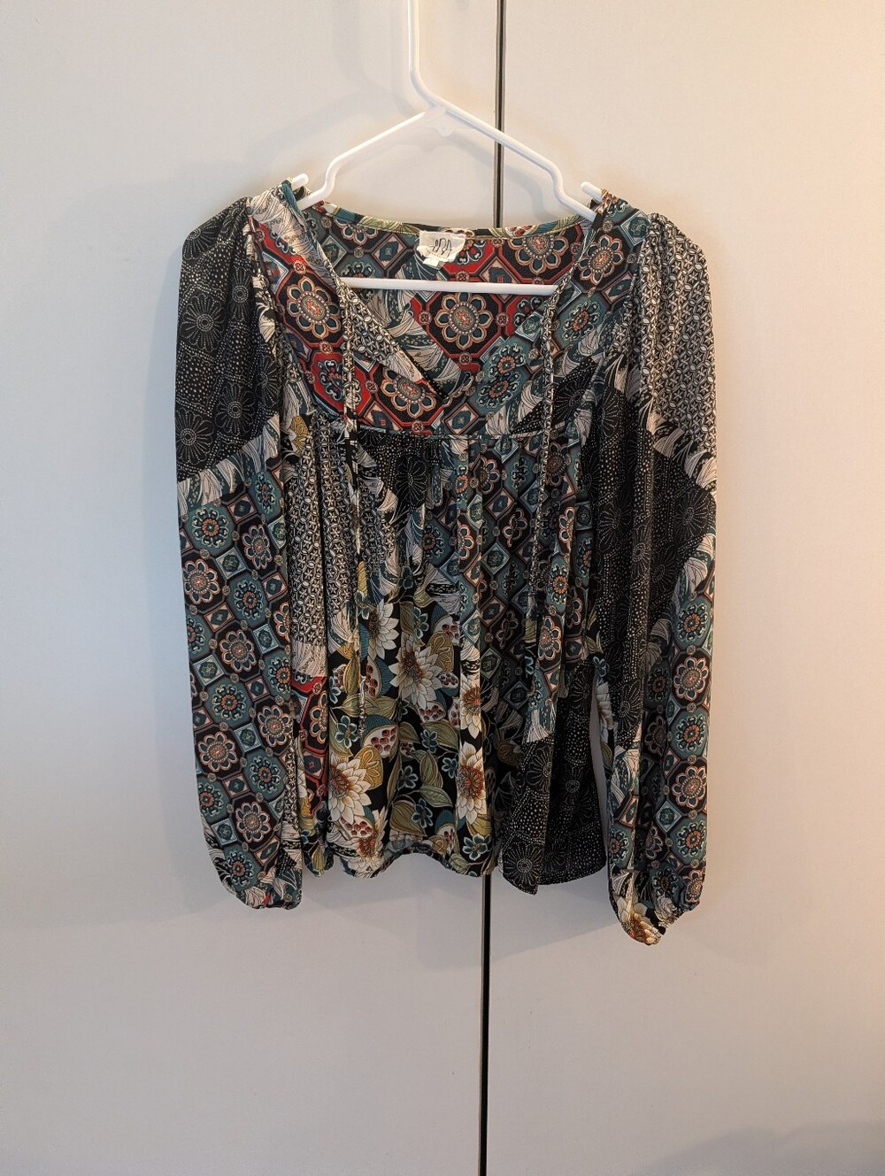 DRA Los Angeles Boho Patchwork Floral Peasant Top - Multicolor Small